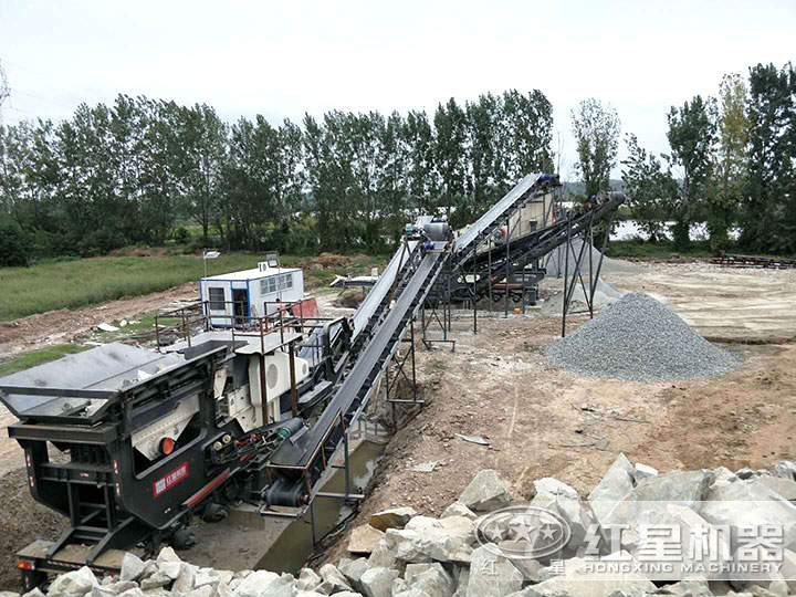 移動石頭破碎機作業(yè)現場